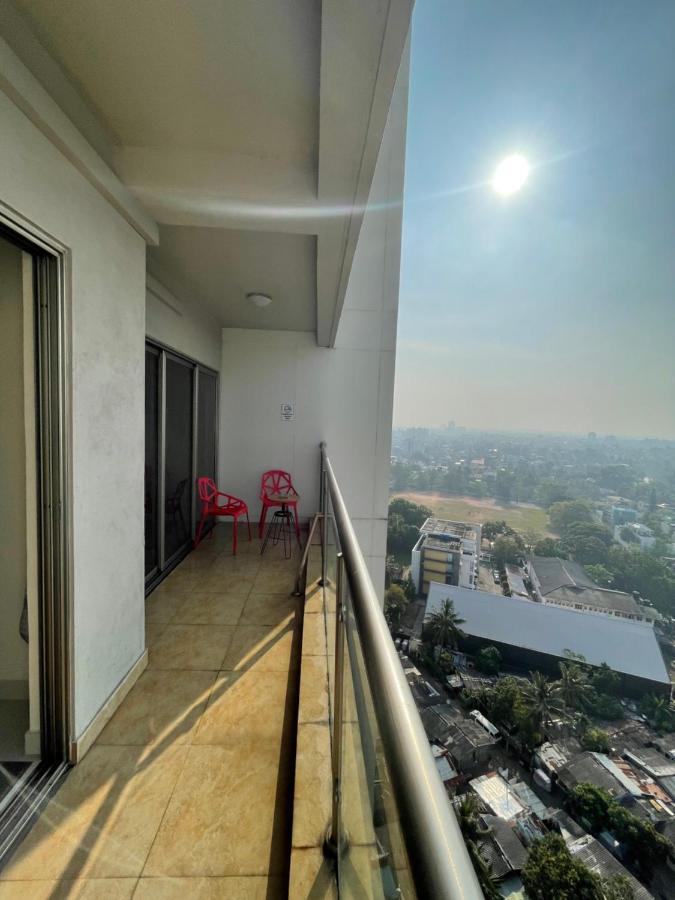 Atrium - Iconic Apartment スリ・ジャヤワルダナプラ・コッテ エクステリア 写真